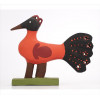 <p>L.S.D, Escultura de madeira entalhada e policromada, representando ave, assinado, estilo Arte Popular. Alt. 18 x 26 x 04cm.</p>