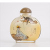 <p>Snuff bottle de vidro artístico, pintura manual interna, decorado com figuras orientais. Alt. 08 x 07 x 05cm. China, séc. XX</p>
