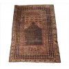 <p>Tapete Anatolia com decoração de oração estilizada, apresentando nicho de mihrab em campo inferior, painéis florais superiores, tonalidade predominante castanho-escuro, borda múltipla com elementos florais sobre fundo bege e vinho, 205 x 142 cm = 2,91 m². Séc. XX</p>