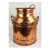 <p>Vasilhame de cobre polido para armazenamento de leite, capacidade 50L. Alt. 47 x 37 x 36cm. Início séc. XX</p>