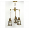 <p>Luminária pendente com estrutura de latão, ornamentada com ramagens e caneluras, suporte para 03 lâmpadas com mangas de vidro policromado. Alt. 65 x 34cm. Europa, início séc. XX (com bicados)</p>