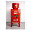 <p>GENERAL ELECTRIC, Geladeira antiga da manufatura Coca-Cola, estrutura de ferro esmaltado na tonalidade vermelha, técnologia de resfriamento na parte superior, marca da manufatura na parte superior. Alt. 165 x 61 x 55cm. EUA, década 40/50 (não testada / pode precisar de revisão)</p>