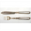 <p>WMF, Conjunto de garfo e faca para peixe, metal espessurado à prata, ornamentados com ramagens e flores. Comp. 19cm e 20cm, respectivamente. Alemanha, séc. XX</p>