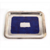 <p>PUIFORCAT, Pequena bandeja de metal espessurado à prata, reserva central na tonalidade azul, marca da manufatura sob a base. 20 x 16cm. França, séc. XX</p>
