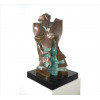 <p>JULIO GUERRA (sem assinatura), Grande escultura de bronze patinado, representando busto feminino estilizado. Alt. 64 x 32 x 26cm.</p>