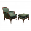 <p>Poltrona com respectiva banqueta, estrutura de madeira nobra, estilo Luís XV, ornamentada com volutas, forração de tecido na tonalidade verde, terminando em tarraxas. Alt. 88 x 65 x 65cm (poltrona) e 47 x 60 x 60cm. (banqueta). Europa Séc. XX</p>