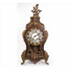 <p>THURET PARIS, Relógio de mesa estilo Boulle, estrutura de madeira com marchetaria de casco de tartaruga e bronze, estilo Luis XIV, ricametne decorado com guirlandas e volutas, mostrador de porcelana esmaltado com inscrição Thuret A Paris. Alt. 76 x 34 x 16cm. França, séc. XIX (não testado / pode precisar de revisão / alguns detalhe soltando)</p>
