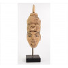 <p>Escultura de madeira entalhada e articulada, representando divindade, sobre base ebanizada. Alt. 43 x 11 x 10cm. Sudeste Asiático, séc. XX</p>
