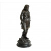 <p>Escultura de terracota policromada e dourada, simulando bronze, representando possivelmente figura de Diana Caçadora. Alt. 77 x 27cm. Europa Início séc. XX</p>