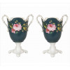 <p>Par de ânforas de porcelana esmaltada e dourada, ornamentadas com douração e motivos florais, possivelmente Vieux-Paris. Alt. 28 x 21cm. França, sec. XIX (com restauro)</p>