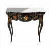 <p>Mesa / aparador de madeira, influência vitoriana, decorada com ramagens e motivos florais, tampo reversível/extensível. Alt. 77 x 34cm (fechada) e x 68cm (aberta)</p>