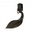 <p>Escultura porta-fósforos/cinzeiro de bronze patinado, estilo e época Art-Nouveau, ornamentado com figura feminina e folha. Alt. 18 x 22 x 10cm. Europa, início séc. XX</p>