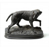 <p>P. J MENE, Escultura de bronze patinado representando figura de cão de caça, assinado. Alt. 18 x 27 x 13cm. Europa, séc. XIX/XX</p>