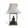 <p>Luminária de latão dourado, forma reta, ornamentada com figura de Buda de resina patinada, cúpula de tecido. Alt. 78 x 55 x 36cm. (cúpula no estado)</p>