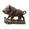 <p>Escultura de madeira nobre entalhada, representando figura de javali. Alt. 28 x 34 x 09cm. Europa, início séc. XX</p>