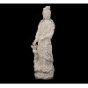 <p>Escultura de porcelana branca dita Blanc-de-Chine, representando figura de divindade Kuan-Yin. Alt. 26 x 08 x 06cm. China, séc. XX (com pequeno bicado)</p>