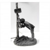 <p>Luminária de mesa de petit bronze, representando figura de trabalhador fumando. Alt. 41 x 24 x 13cm. França, início séc. XX (precisa restauro / refazer fiação)</p>