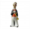 <p>Curiosa garrafa/escultura de porcelana representando figura de saxofonista, marca da manufatura sob a base. Alt. 28 x 10 x 07cm. Década 50</p>
