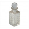 <p>Licoreira de cristal com lapidação bico-de-abacaxi. Alt. 22 x 09 x 09cm. Europa, início séc. XX (com bicados)</p>