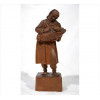 <p>Escultura de madeira pinho-de-riga finamente entalhada, representando figura de senhor e bebê. Alt. 19 x 07 x 06cm. Alemanha, início séc. XX</p>