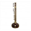 <p>Sitar/cítara antiga com estrutura de madeira nobre, finamente entalhada e decorada com ramagens e motivos florais, contém diversas aplicações de osso animal natural incrustado, representando pássaros e motivos geométricos. Alt. 127 x 37 x 28cm. Índia, início séc. XX (no estado / parte inferior danificada / faltam alguns detalhes e cordas)</p> <p>Sitar/cítara antiga com estrutura de madeira nobre, finamente entalhada e decorada com ramagens e motivos florais, contém diversas aplicações de osso animal natural incrustado, representando pássaros e motivos geométricos. Alt. 127 x 37 x 28cm. Índia, início séc. XX (no estado / parte inferior danificada / faltam alguns detalhes e cordas)</p>