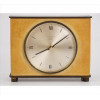 <p>JUNGHANS, Relógio de mesa com estrutura de metal e revestimento de couro, modelo Meister AutoMat, máquina à pilha. Alt. 14 x 18 x 06cm. Alemanha, séc. XX (não testado / pode precisar de revisão / pode faltar partes internas)</p>