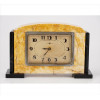 <p>Relógio de mesa estilo e época Art-Deco, estrutura de mármore e granito polido, máquina à corda. Alt. 12 x 19 x 06cm. Europa, início séc. XX (não testado / pode precisar de revisão / pode faltar partes internas)</p> <p>Relógio de mesa estilo e época Art-Deco, estrutura de mármore e granito polido, máquina à corda. Alt. 12 x 19 x 06cm. Europa, início séc. XX (não testado / pode precisar de revisão / pode faltar partes internas)</p>