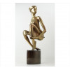 <p>Escultura de bronze dourado representando figura feminina agachada, sobre base do mesmo material, tiragem 43/300. Alt. 63 x 12 x 19cm (total c/ base). Sudeste Asiático, séc. XX</p>
