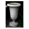 <p>JOHN GRAZ (atribuído), Vaso de concreto patinado na tonalidade branca. Alt. 94 x 55cm. Brasil, década 30/40</p>