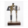 <p>NICOLAS VLAVIANOS, Figura Estilizada, escultura de aço escovado e ferro soldado, tiragem VII/X, assinada. (total c/ base). Alt. 36 x 23 x 11cm. Datada 1973 </p>