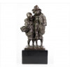 <p>RICARDO CIPICHIA, Engraxates, Escultura de bronze patinado, assinada, sobre base de pedra. Alt. 47 x 20 x 16cm. (total c/ base)</p> <p>RICARDO CIPICHIA, Engraxates, Escultura de bronze patinado, assinada, sobre base de pedra. Alt. 47 x 20 x 16cm. (total c/ base)</p>