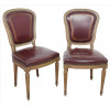 <p>JANSEN PARIS, Par de cadeiras estilo Luís XVI, estrutura de madeira entalhada e patinada, forração de couro na tonalidade bordô, acabamentos de tarraxas. França, séc. XX (couro no estado)</p> <p>JANSEN PARIS, Par de cadeiras estilo Luís XVI, estrutura de madeira entalhada e patinada, forração de couro na tonalidade bordô, acabamentos de tarraxas. França, séc. XX (couro no estado)</p>
