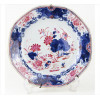 <p>Prato de porcelana Cia. Índias, decorado com motivos florais. Diam. 23cm. China, dinastia Qing, Reinado Qianlong (1736-1795)</p> <p>Prato de porcelana Cia. Índias, decorado com motivos florais. Diam. 23cm. China, dinastia Qing, Reinado Qianlong (1736-1795)</p>