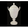 <p>ROYAL FACTORY, Grande ânfora de porcelana na tonalidade branca, ornamentada com gomados e caneluras em relevo, pegas laterais com ramagens estilizadas, tampa com perolados e pinha de pega superior, marca da manufatura sob a base. Alemanha, séc. XIX</p> <p>ROYAL FACTORY, Grande ânfora de porcelana na tonalidade branca, ornamentada com gomados e caneluras em relevo, pegas laterais com ramagens estilizadas, tampa com perolados e pinha de pega superior, marca da manufatura sob a base. Alemanha, séc. XIX</p>
