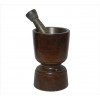 <p>Pilão de madeira nobre torneada em monobloco, acompanha pistilo com extremidades de ferro. (pilão). Brasil início séc. XX</p> <p>Pilão de madeira nobre torneada em monobloco, acompanha pistilo com extremidades de ferro. (pilão). Brasil início séc. XX</p>