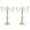 <p>Par de candelabros de estanho e haste de madeira torneada.</p>