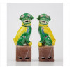 <p>Par de esculturas de porcelana esmaltada à maneira Tang Sancai, representando par de cães-de-fó. China, Início séc. XX</p> <p>Par de esculturas de porcelana esmaltada à maneira Tang Sancai, representando par de cães-de-fó. China, Início séc. XX</p>