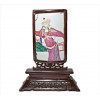 <p>Fragmento de porcelana oriental esmaltada, representando figura de dignatário, acompanha fina moldura de madeira ricamente entalhada. Alt. 28,5 x 14 x 06cm. China, séc. XIX/XX</p>