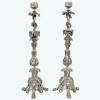 <p>Belíssimo par de grandes tocheiros de altar em banhado à prata. Brasil, séc. XX. Dimensões: 64 x 20 x 20 cm.</p>