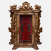 <p>Raríssimo e extraordinário oratório Dom José I (1750-1777) em madeira entalhada e vazado, decorado com volutas, concheadas e brunido a folha de ouro fino. Interior com fundo vermelho pintado com flores contrastando com a prata utilizada para representar as folhas, imitando as sedas indianas que chegavam a Portugal através da Cia. das Índias. Portugal, meados do séc. XVIII. Raro exemplar de qualidade museológica. Dimensões: 86 x 70 x 31 cm.</p>