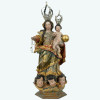 <p>Magnífica e excepcional imagem de Nossa Senhora do Rosário, brasileira, representando o melhor do Barroco mineiro da época, em madeira entalhada em profunda concepção barroca. Rico planejamento das vestes em pregueados longitudinais e oblíquos apresentando belíssima policromia florida em tonalidades de azul escuro, vermelho e bege profusamente realçada a ouro. Ao braço esquerdo o Menino Jesus em posição sentada de pernas cruzadas sustentando a esfera Mundi. A imagem está pousada sobre representação de nuvens enroladas de onde emerges três cabeças de querubins. Base chanfrada com policromia. Excelente estado de conservação. Brasil, Minas Gerais, séc. XVIII. Peça de coleção. Dimensões: 72 x 35 x 20 (Coroas de prata: 20 x ø12 cm; 15 x ø8 cm).</p>