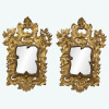 <p>Magnífico par de espelhos venezianos com moldura ricamente entalhada, vazada e policromada a ouro fino. Veneza, Itália, meados do séc. XVIII. Dimensões: 95 x 70 x 5 cm cada.</p>