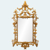 <p>Espelho estilo Inglês em forma de pagode em madeira entalhado e vazado em pintura dourada. Brasil, séc. XX. Apresenta restauro e pequenas falhas na douração. Dimensões: 165 x 90 x 5 cm</p>