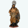 <p>São José das botas com o Menino Jesus. Importante escultura em madeira entalhada, vazada e policromada a ouro fino. A figura está representada de pé e com o Menino Jesus ao colo. Assente em base facetada e marmoreada a rosa e encarnado. Com resplendor em prata. Peça atribuída à escola maranhense, caracterizada por imagens robustas, cabelos volumosos e expressiva qualidade escultórica. A cena apresenta São José e o menino Jesus em composição simbólica de proximidade e ternura. Procedente do Maranhão. Ex-Coleção Delfim Neto. Brasil, séc. XVIII. Dimensões: 47 x 22 x 22 cm (Resplendor: 8 cm).</p>