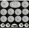 <p>Serviço de jantar, chá e café de porcelana de Meissen, com 88 peças - importado por Demeuldre Cochè, Bruxelles - composto por 28 pratos rasos, 21 de sopa, 12 de sobrmesa, 9 de pão, 2 travessas ovais grandes, 2 redondas grandes, uma molheira, 6 xícaras de café e 7 xícaras de chá - decoração floral</p>