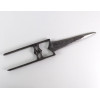 <p>Adaga Katar. aço carbono com entalhes - Procedência: Índia</p>