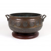 <p>Belíssimo Cachepot de fino bronze, período Meiji. Japão Sec XIX - 22 cm alt, 34 cm diâm.</p>