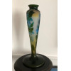 <p>Émile Gallé - Vaso em pasta de vidro ornamentado em camadas com representação de flores e folhagens . Período Art Nouveau. Circa 1900. Assinado. 44 , Assinado</p>