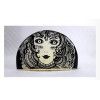 <p>Abraham Palatnik – Escultura cinética representando placa com rosto feminino em resina de poliéster de manufatura Abraham Palatnik. Medindo 8,8 cm de altura por 14 cm de comprimento</p>