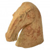 <p>Cabe&ccedil;a de cavalo em cer&acirc;mica. Possivelmente Tang. 15 cm.</p>